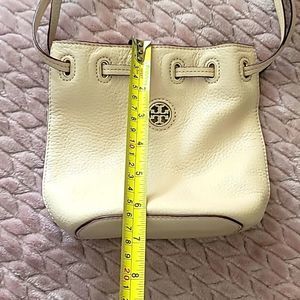 Cream Tory Burch leather cross body bag with adjustable straps